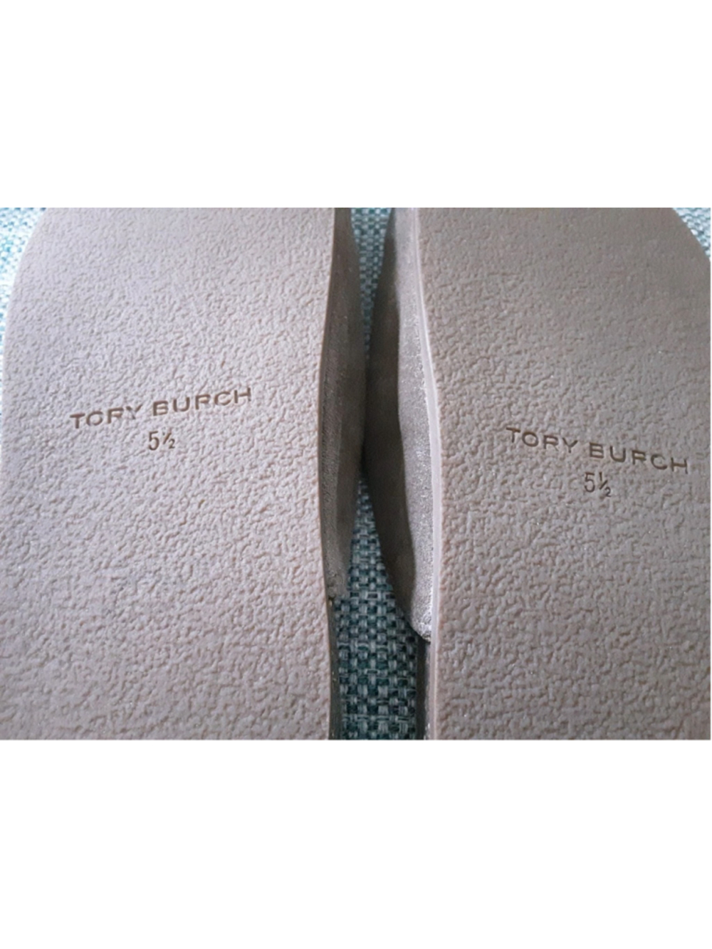 TORY BURCH River Rock Taupe Suede Mules Gold T Charm Bow Cork Insole Sz 5.5 Mint - Picture 9 of 14